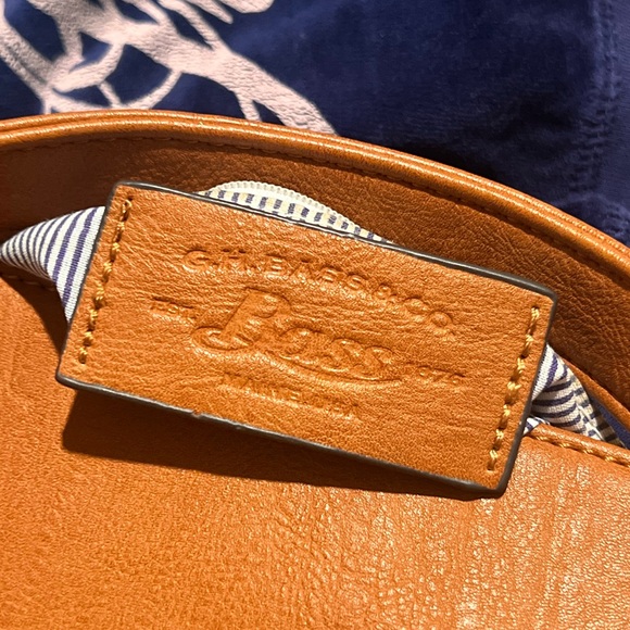 Elegant Tan Leather Crossbody Bag - Picture 5 of 6